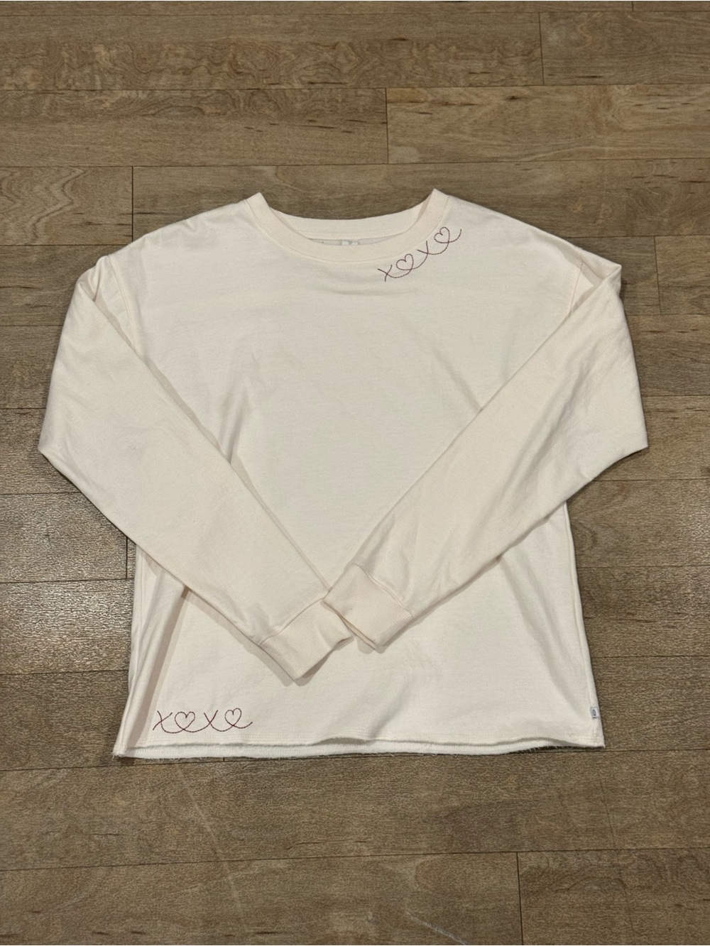 Balance Collection White Embroidered "XOXO" Light Weight Sweatshirt Size Medium